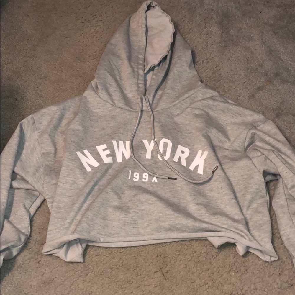 Never wore, thin hoodie. doesn’t fit